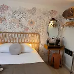 Hotel Arc-en-ciel Contact