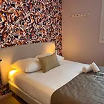 Hotel Arc-en-ciel Contact