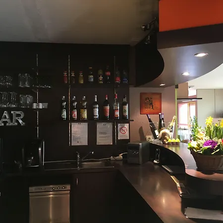 Arc-en-ciel Contact Hotel