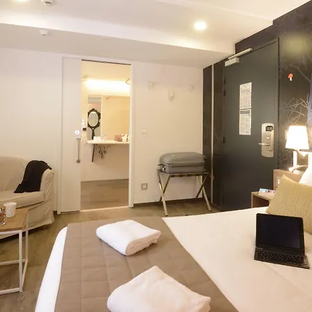 Arc-en-ciel Contact Hotel 2*