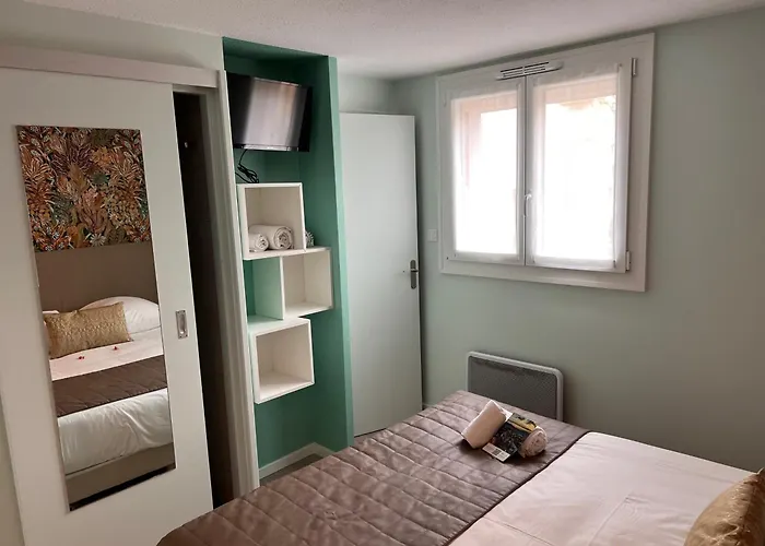 Arc-en-ciel Contact Hotel