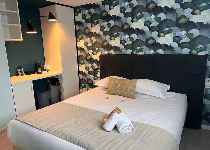 Hotel Arc-en-ciel Contact 2*