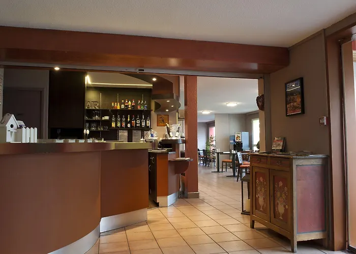 Arc-en-ciel Contact Hotel