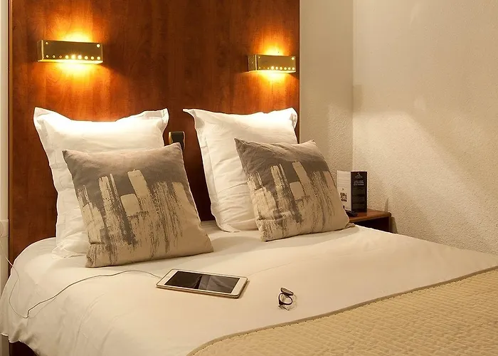 Hotel Arc-en-ciel Contact