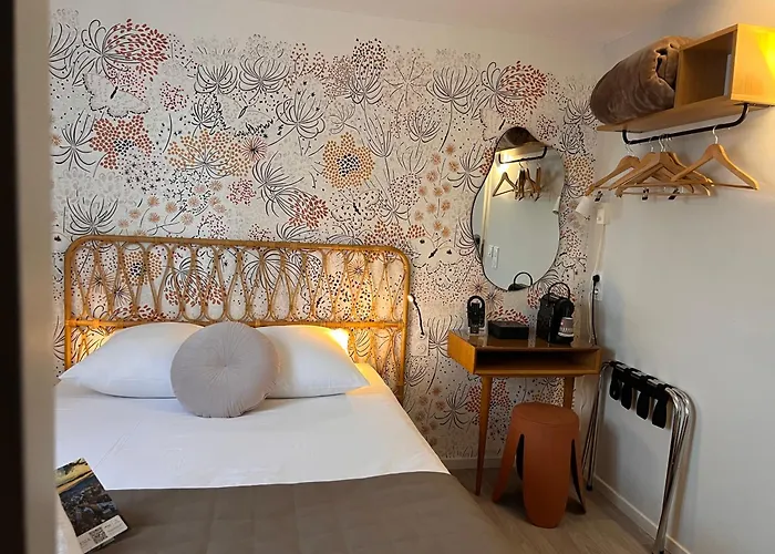 Hotel Arc-en-ciel Contact