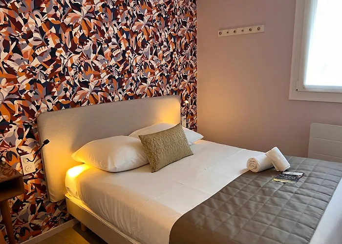 Hotel Arc-en-ciel Contact